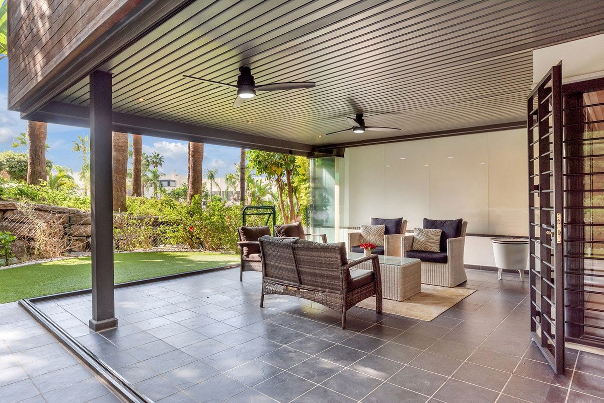 2 Bed Ground Floor Apartment in Los Flamingos