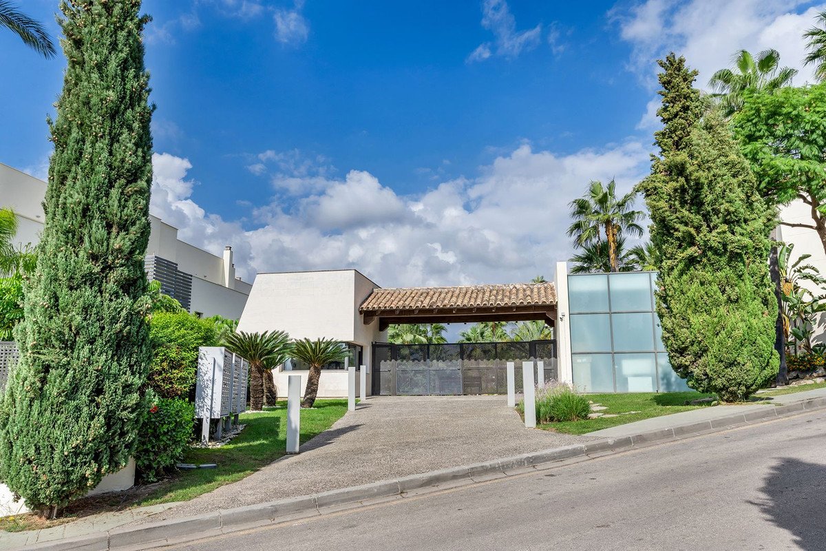 2 Bed Ground Floor Apartment in Los Flamingos