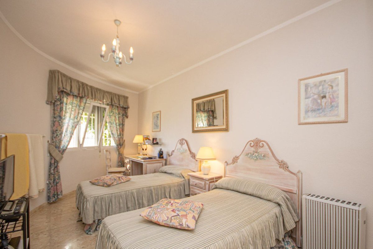 2 Bed Ground Floor Apartment in Calahonda