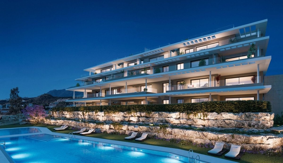 3 Bed Middle Floor Apartment in Estepona
