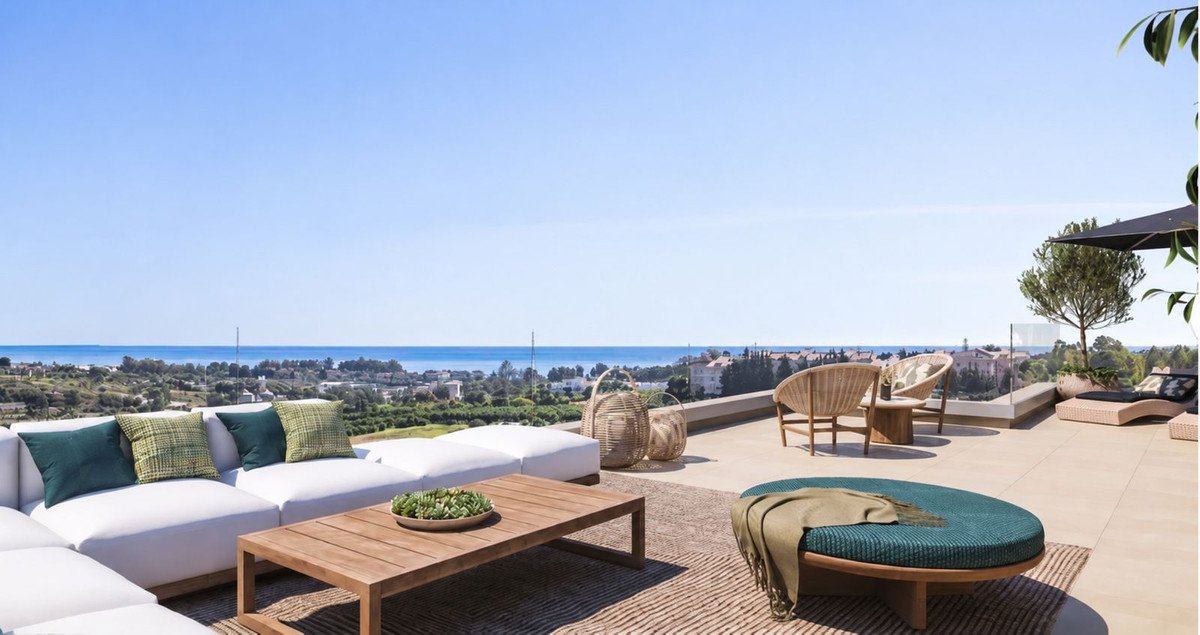 3 Bed Middle Floor Apartment in Estepona