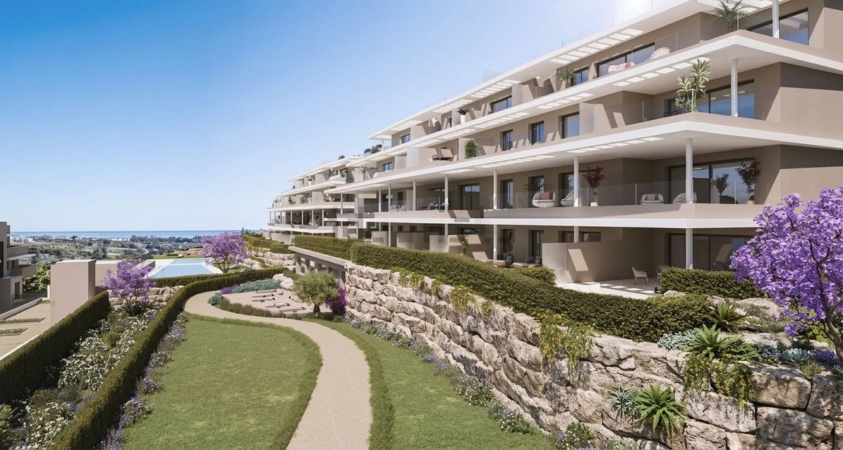 3 Bed Middle Floor Apartment in Estepona