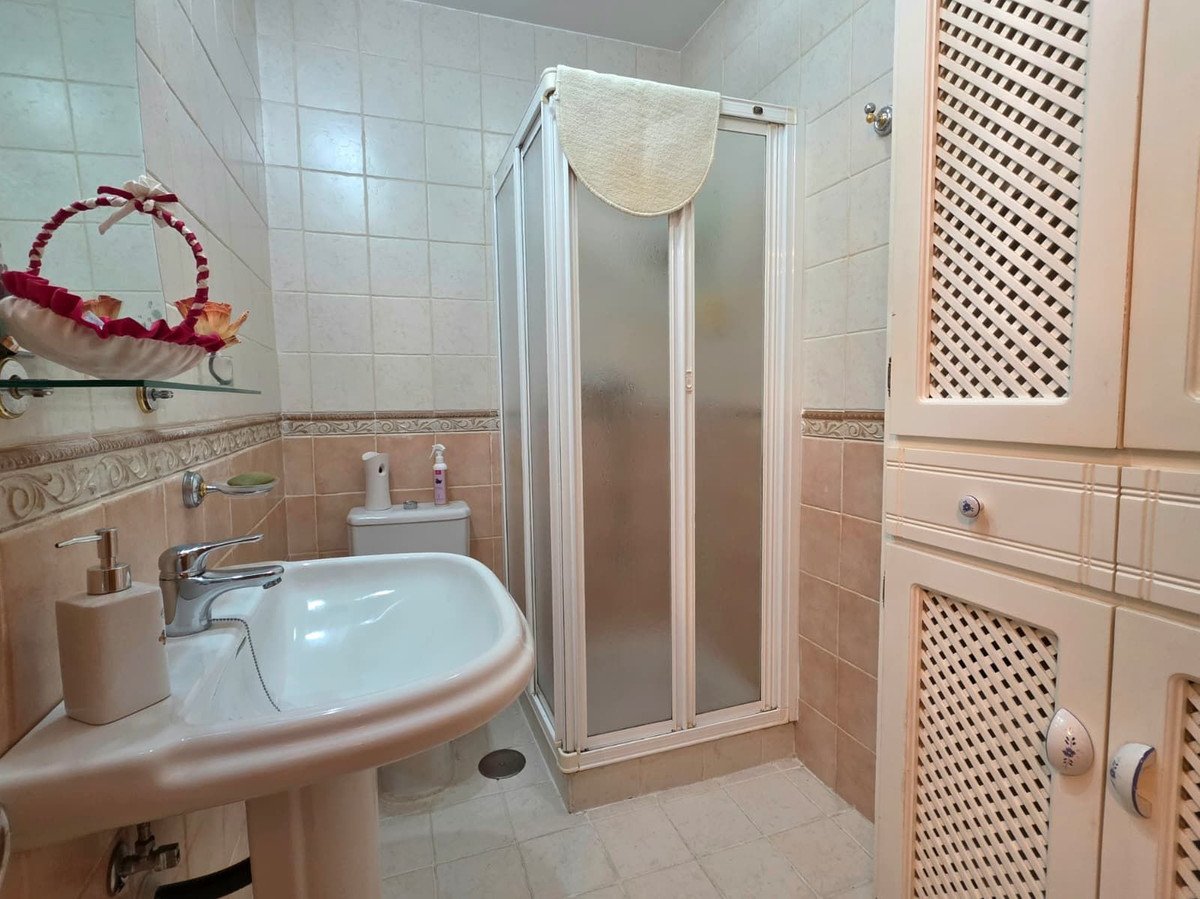 2 Bed Middle Floor Apartment in Marbella