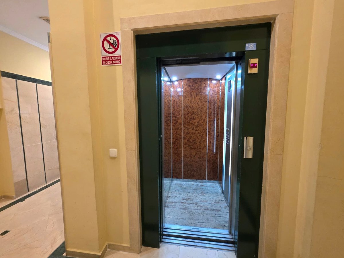 2 Bed Middle Floor Apartment in Marbella