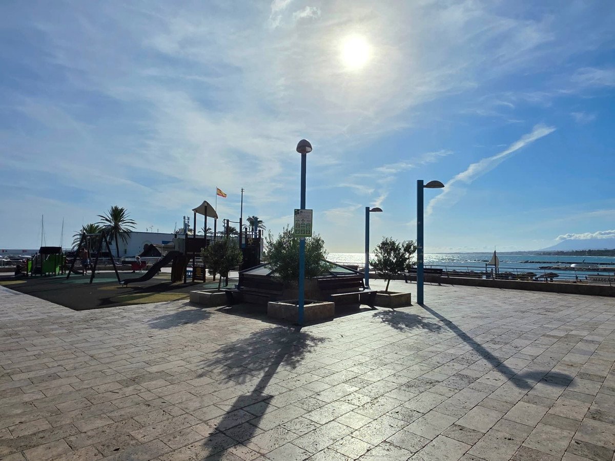 2 Bed Middle Floor Apartment in Marbella