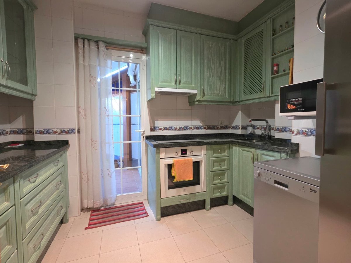 2 Bed Middle Floor Apartment in Marbella