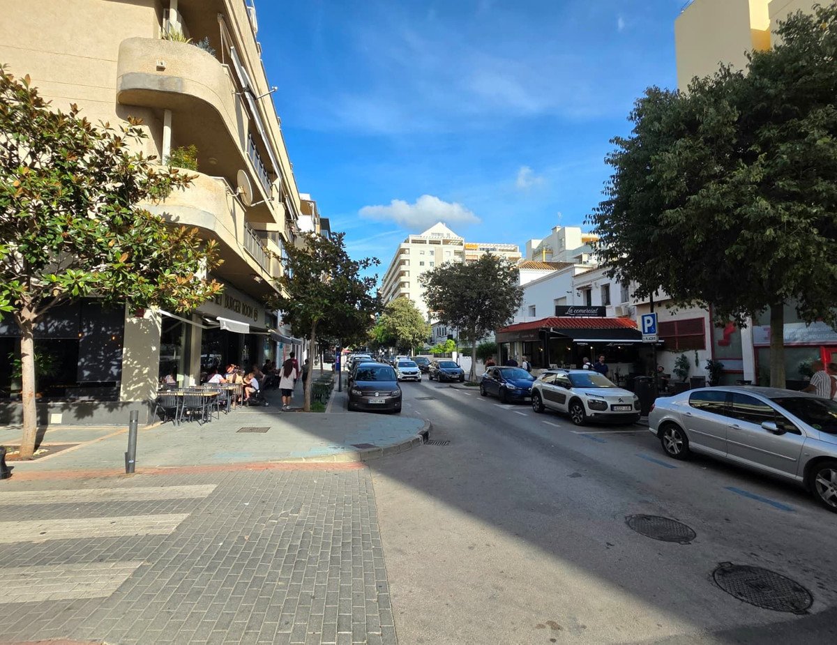 2 Bed Middle Floor Apartment in Marbella