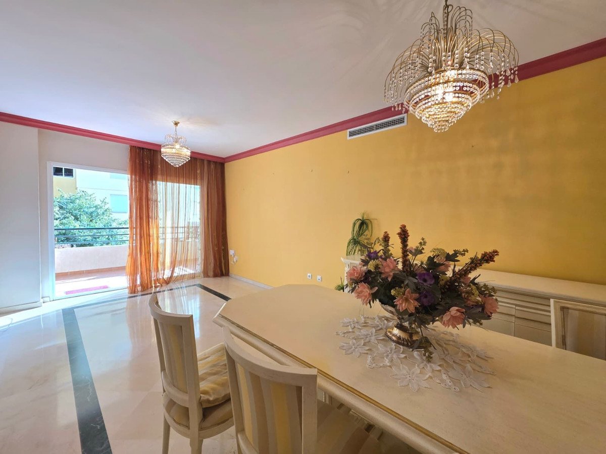 2 Bed Middle Floor Apartment in Marbella