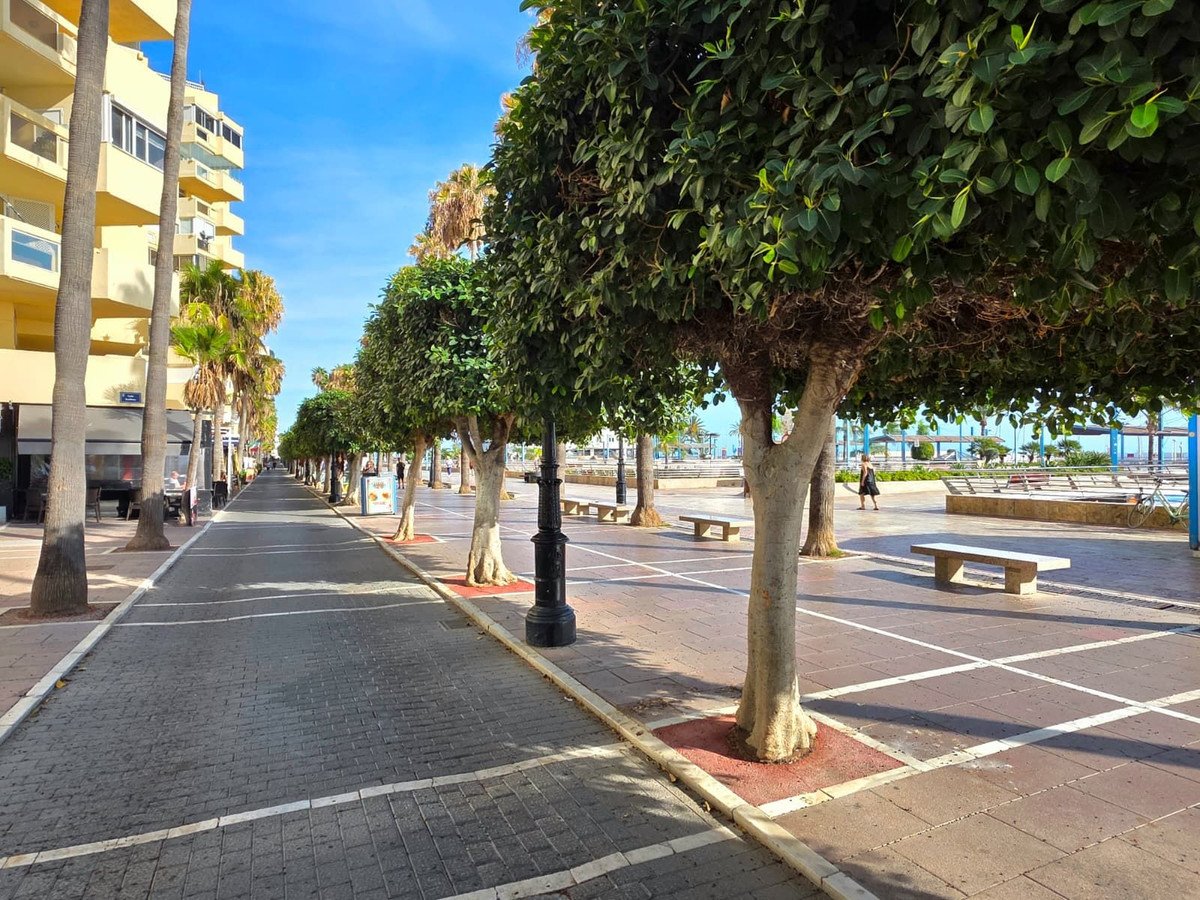 2 Bed Middle Floor Apartment in Marbella