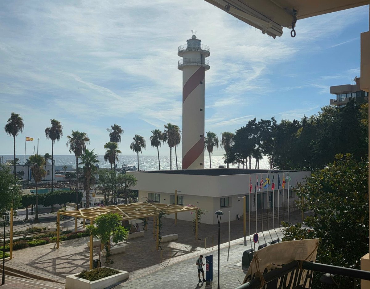 2 Bed Middle Floor Apartment in Marbella