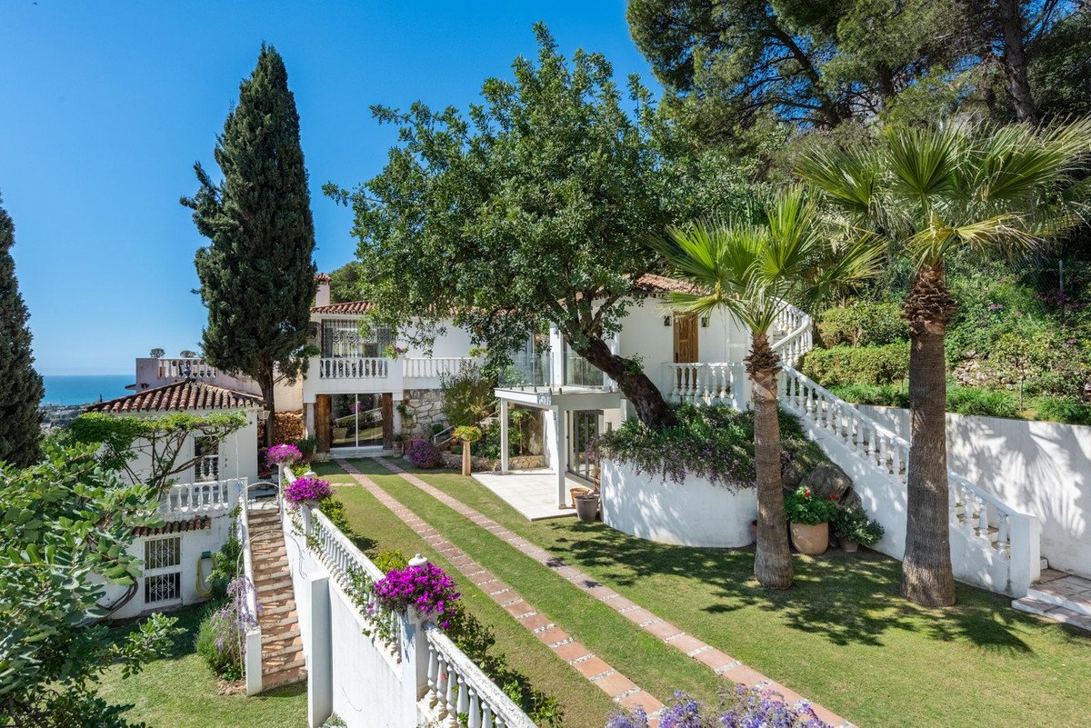5 Bed Detached Villa in Marbella