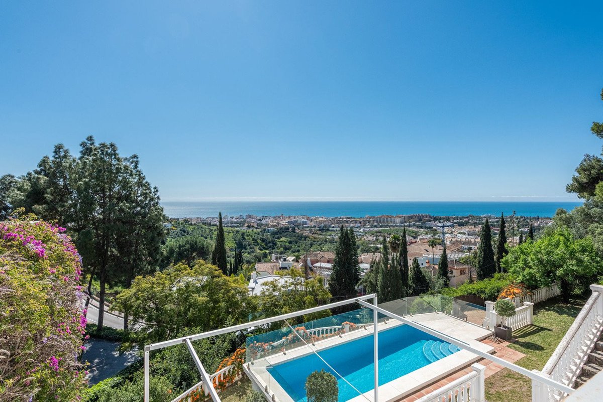 5 Bed Detached Villa in Marbella