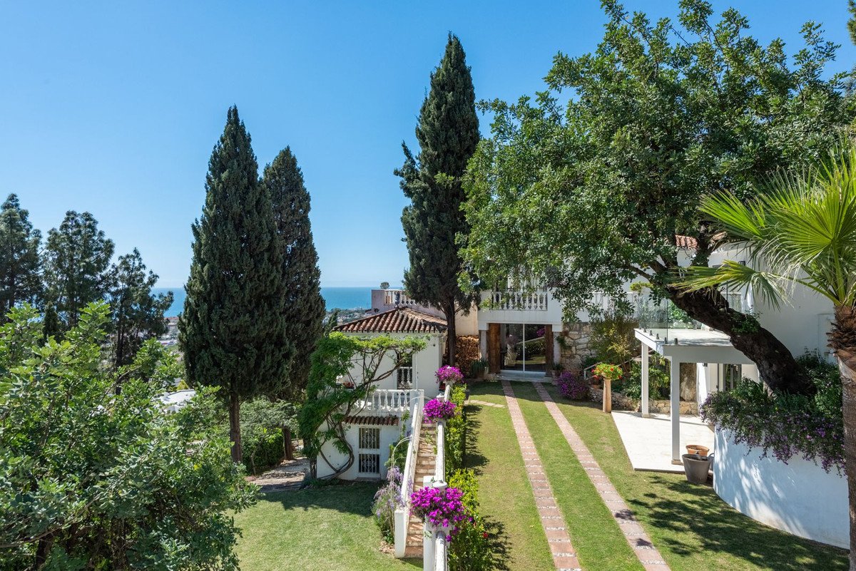 5 Bed Detached Villa in Marbella