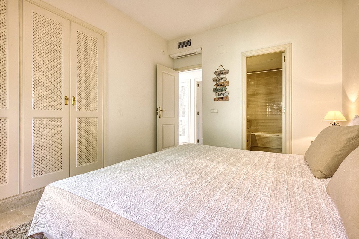 2 Bed Penthouse in Benahavís