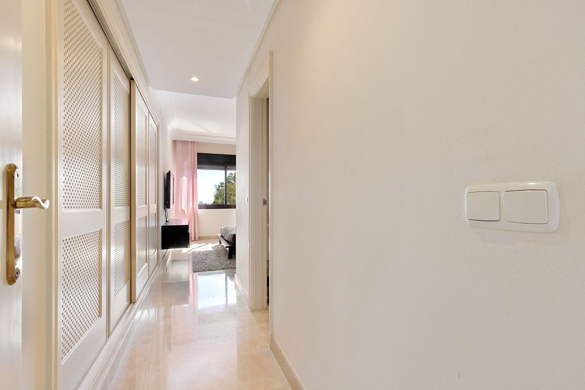 2 Bed Penthouse in Benahavís