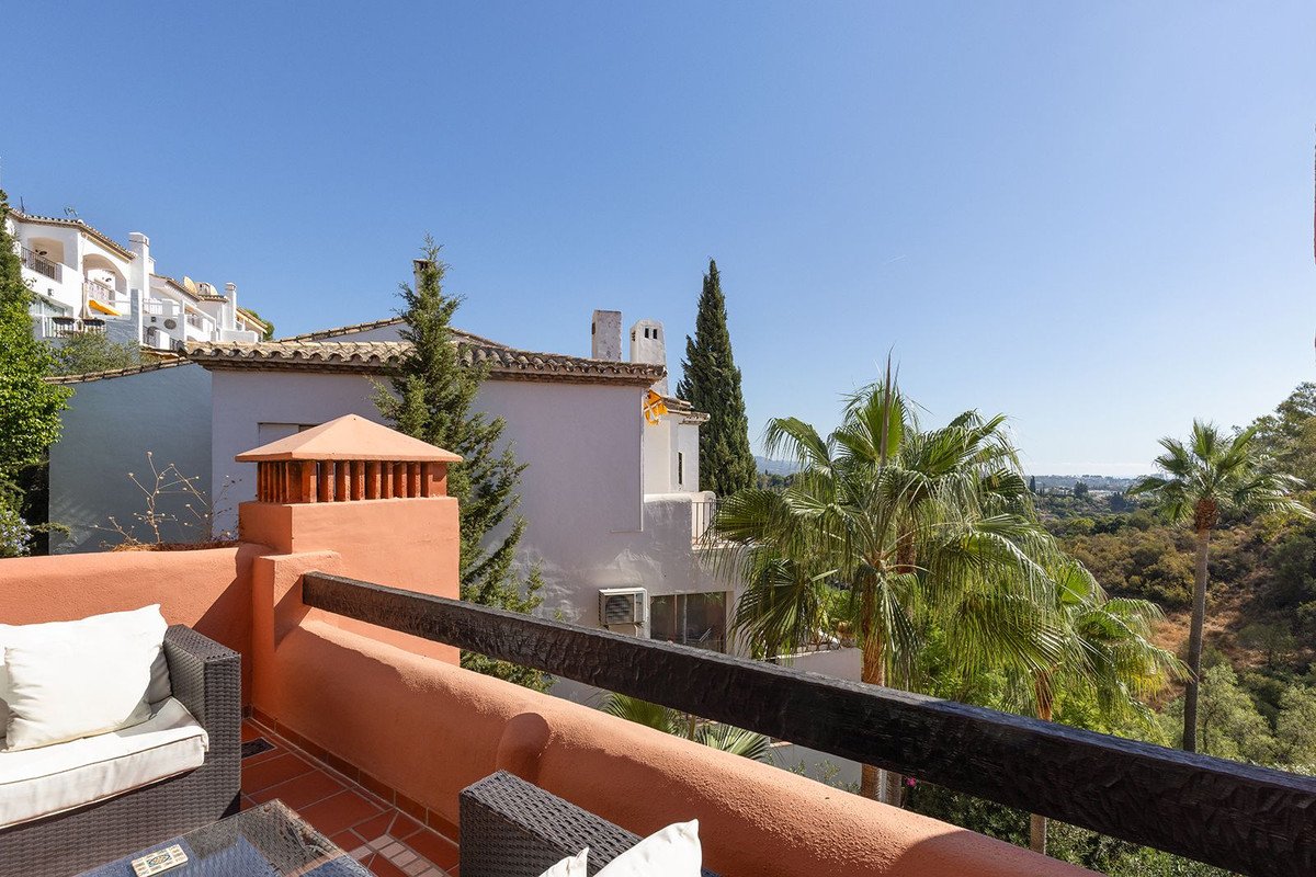 2 Bed Penthouse in Benahavís