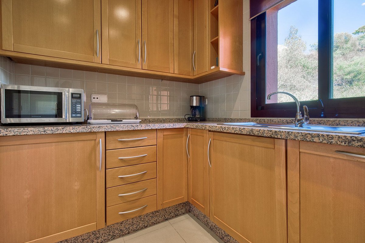 2 Bed Penthouse in Benahavís