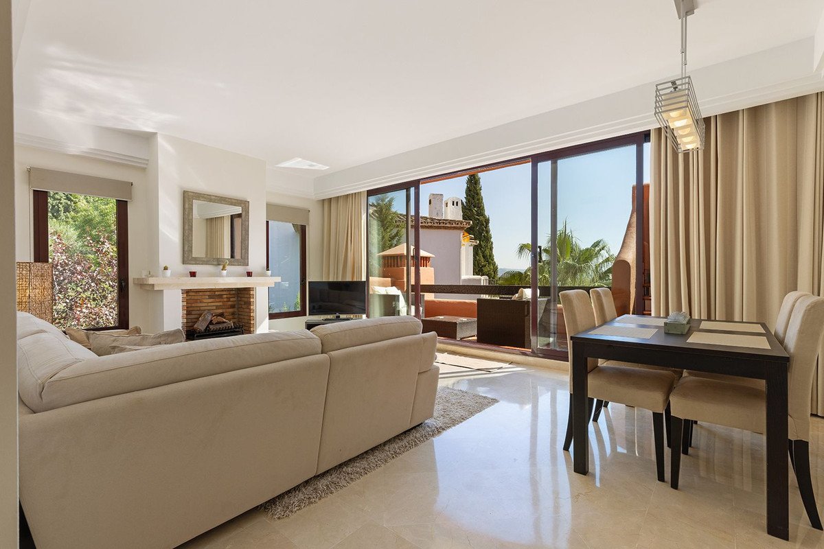 2 Bed Penthouse in Benahavís