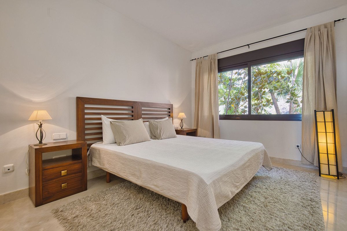 2 Bed Penthouse in Benahavís