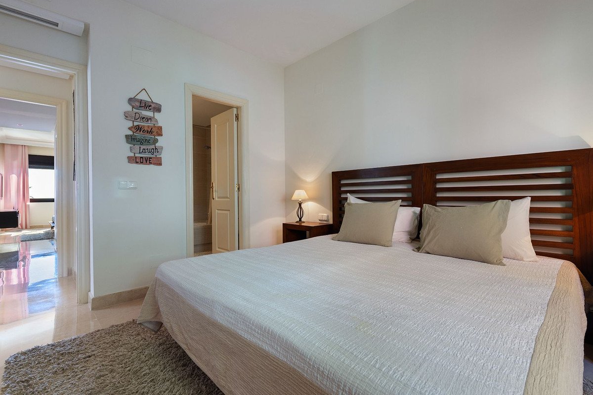 2 Bed Penthouse in Benahavís