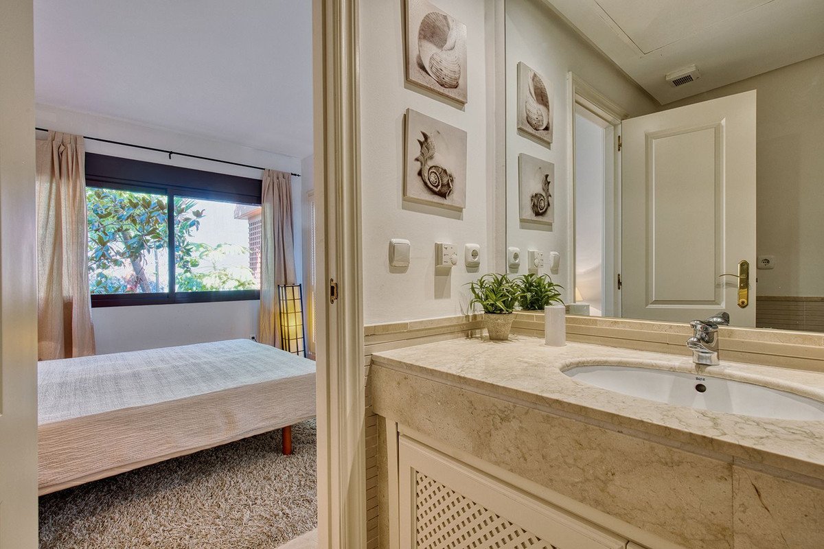 2 Bed Penthouse in Benahavís
