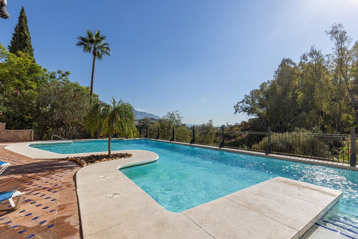 2 Bed Penthouse in Benahavís
