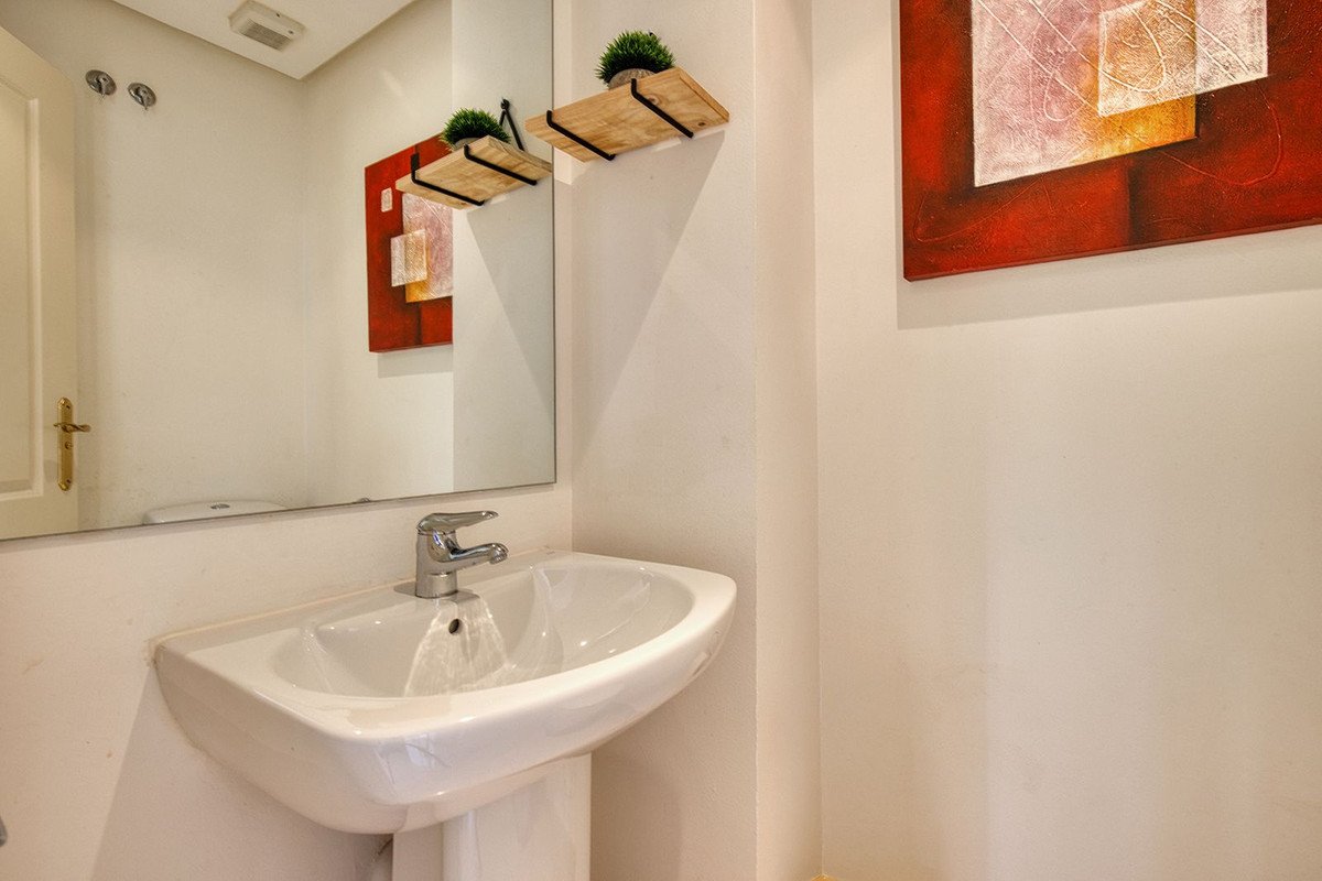 2 Bed Penthouse in Benahavís