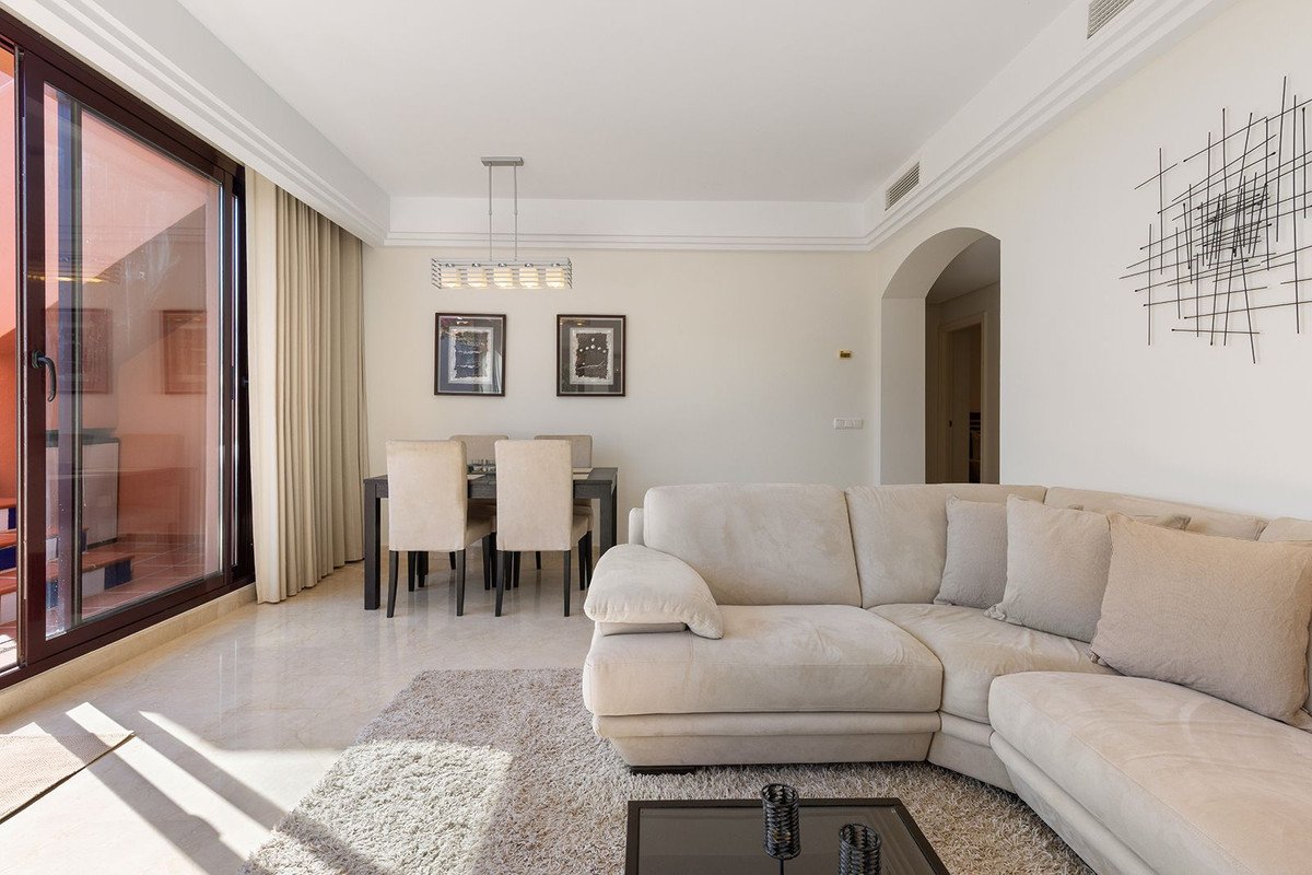2 Bed Penthouse in Benahavís