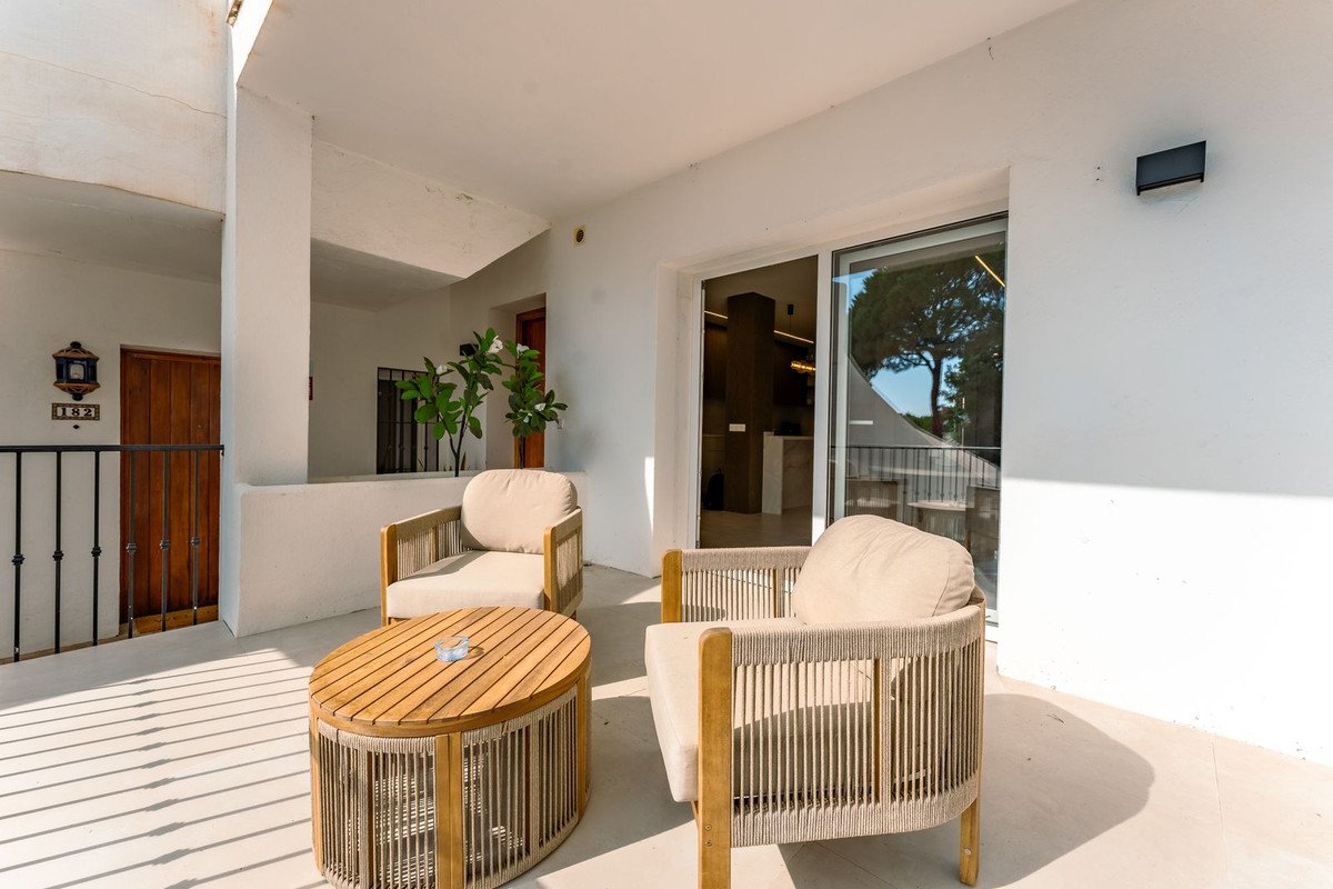 2 Bed Ground Floor Apartment in Aloha