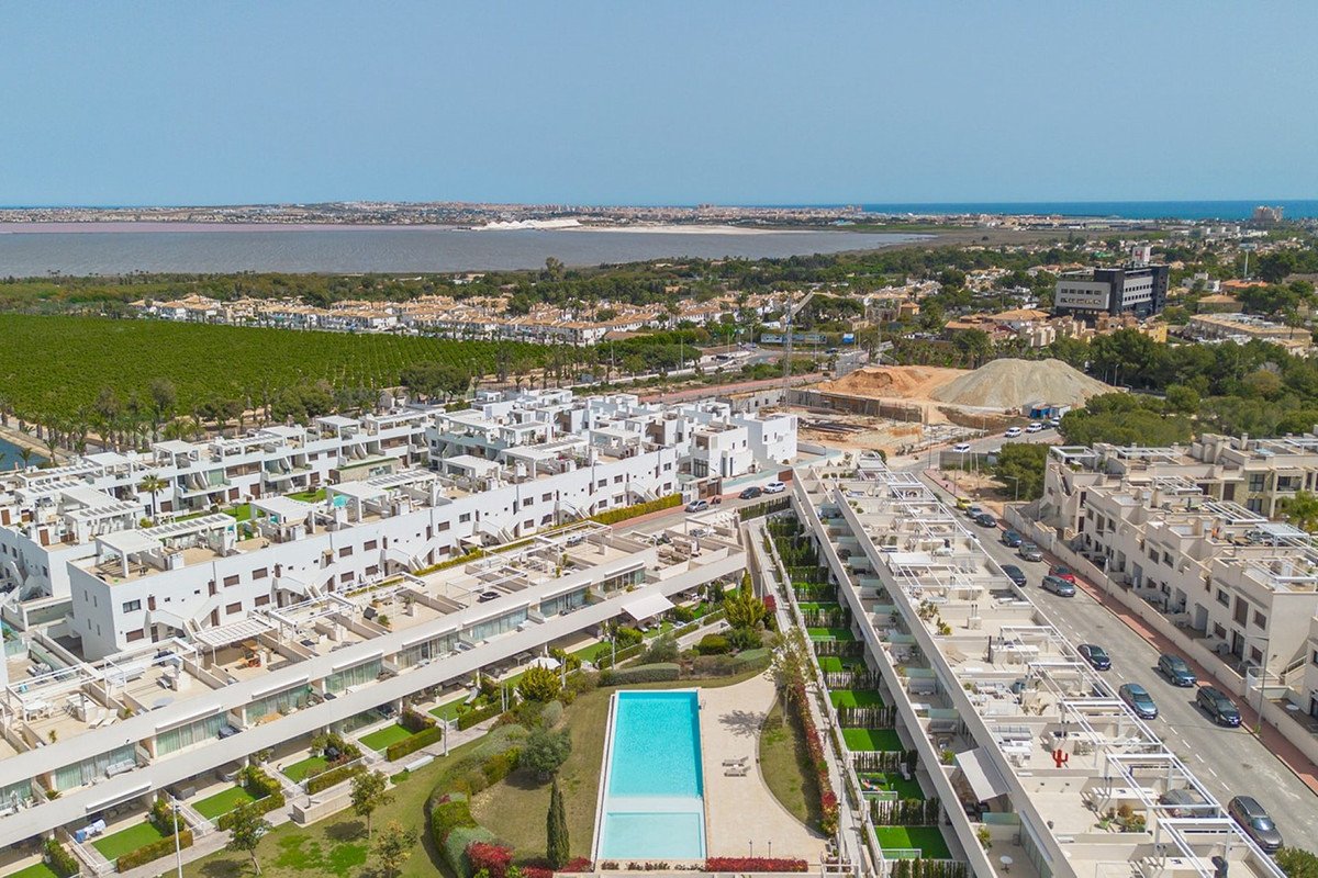 2 Bed Ground Floor Apartment in Los Balcones