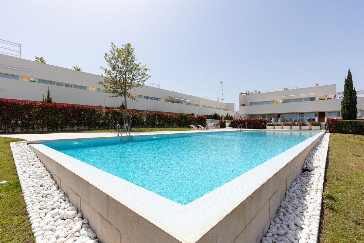 2 Bed Ground Floor Apartment in Los Balcones
