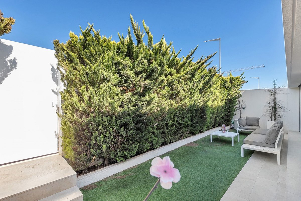 2 Bed Ground Floor Apartment in Los Balcones
