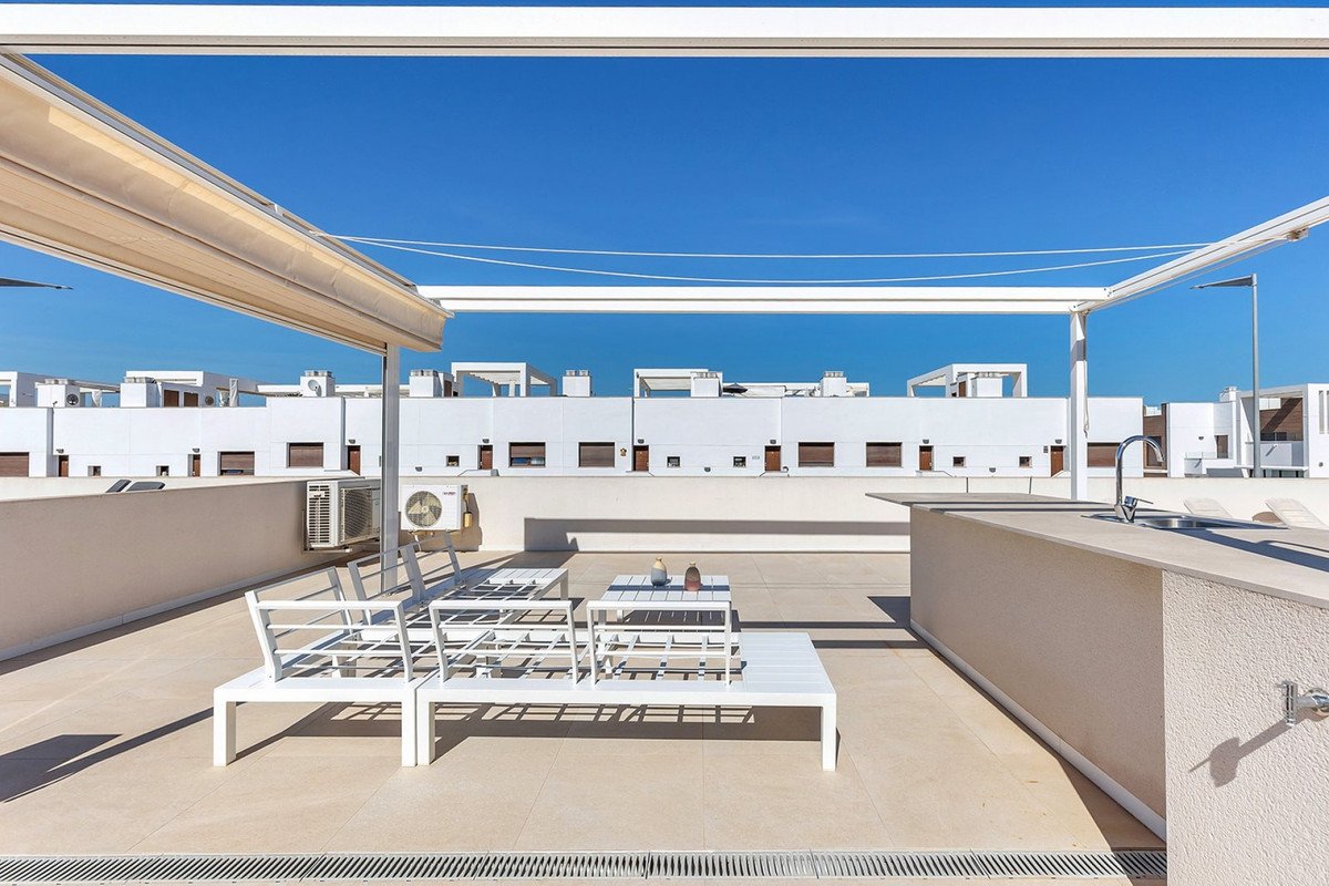 2 Bed Ground Floor Apartment in Los Balcones