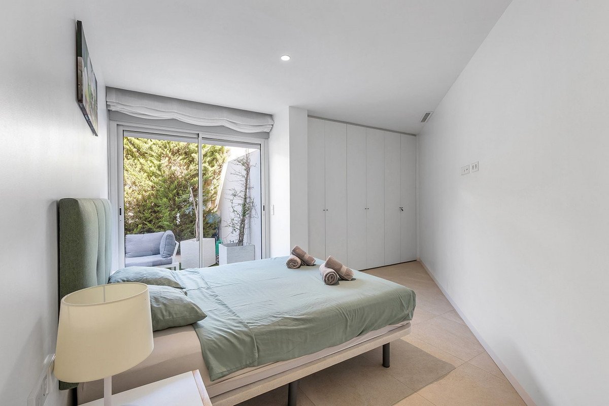 2 Bed Ground Floor Apartment in Los Balcones