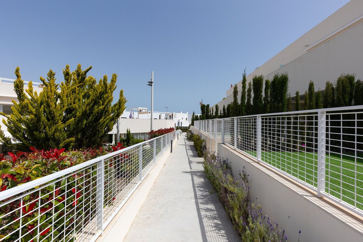 2 Bed Ground Floor Apartment in Los Balcones