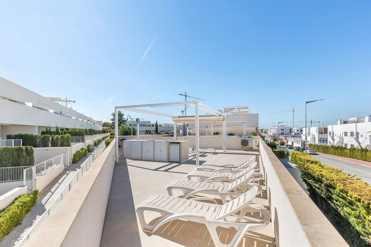 2 Bed Ground Floor Apartment in Los Balcones