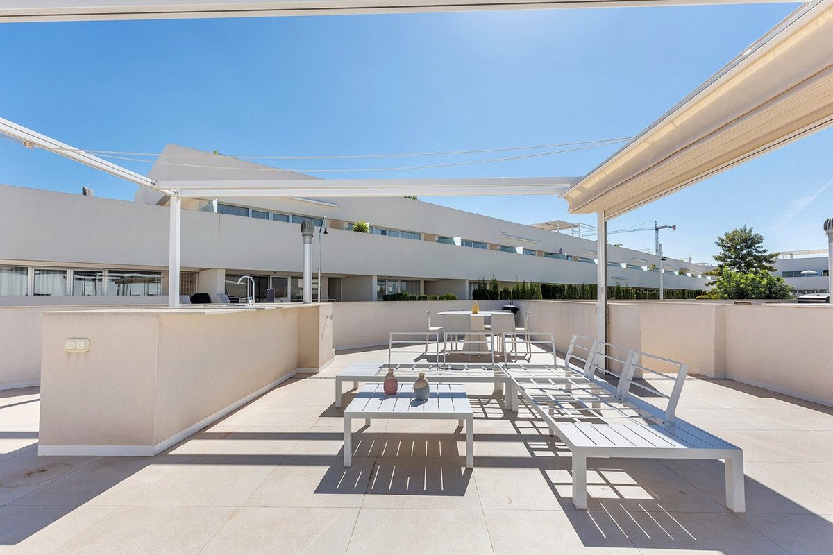 2 Bed Ground Floor Apartment in Los Balcones