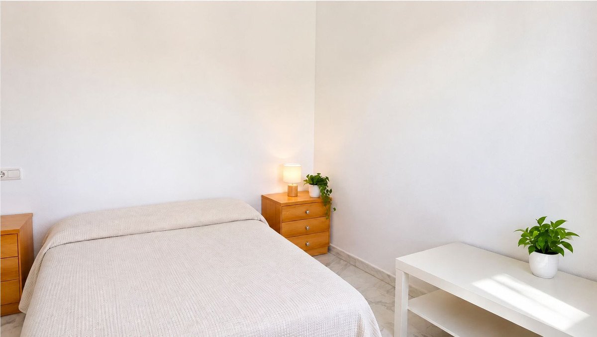 1 Bed Middle Floor Apartment in Nueva Andalucía