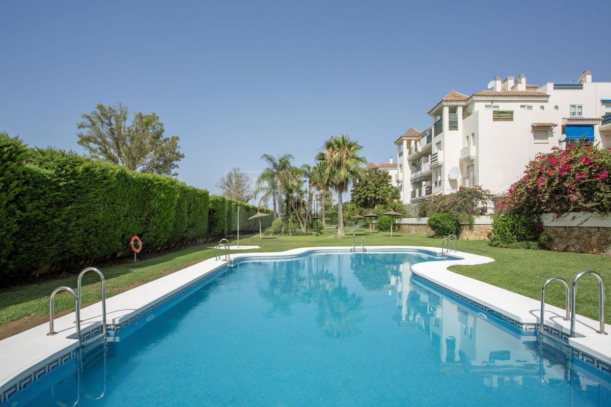 1 Bed Middle Floor Apartment in Nueva Andalucía
