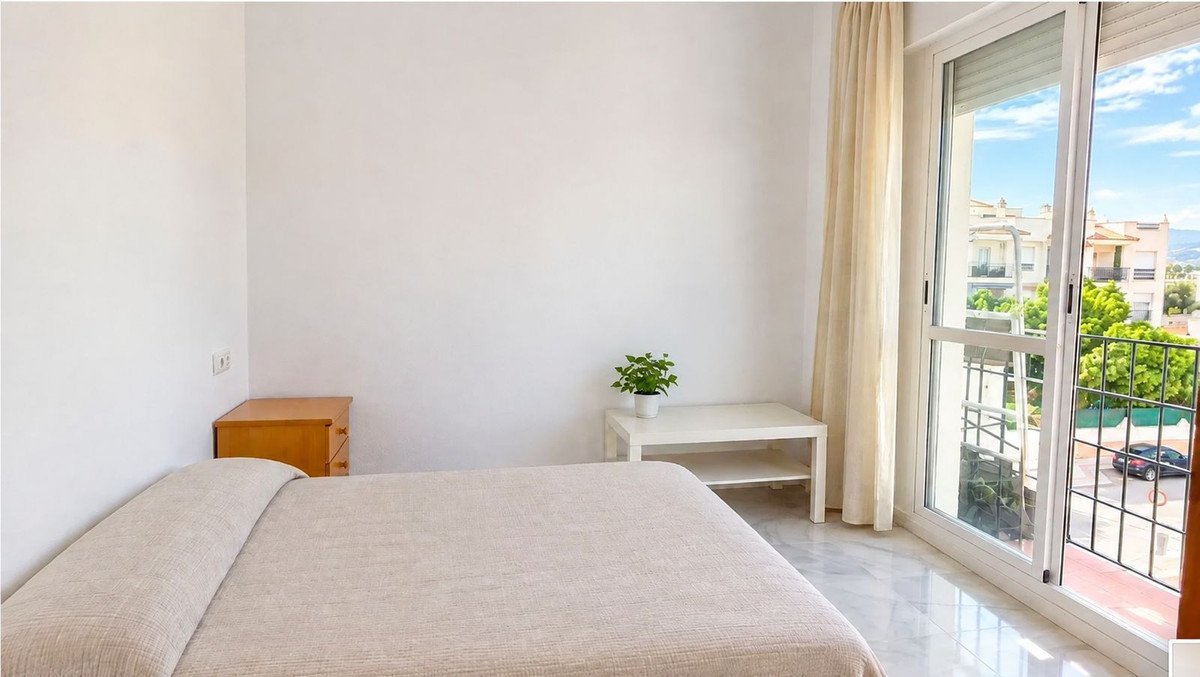 1 Bed Middle Floor Apartment in Nueva Andalucía