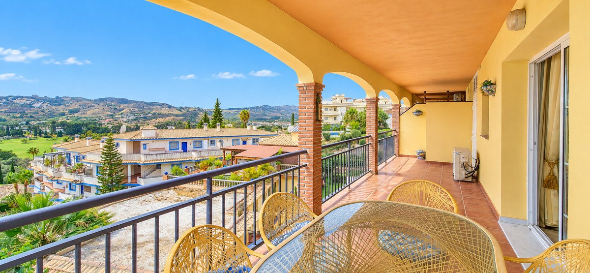 2 Bed Middle Floor Apartment in Mijas Golf