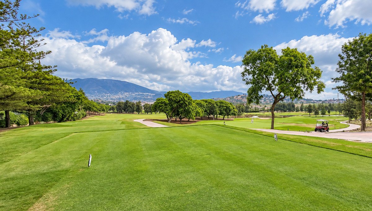 2 Bed Middle Floor Apartment in Mijas Golf