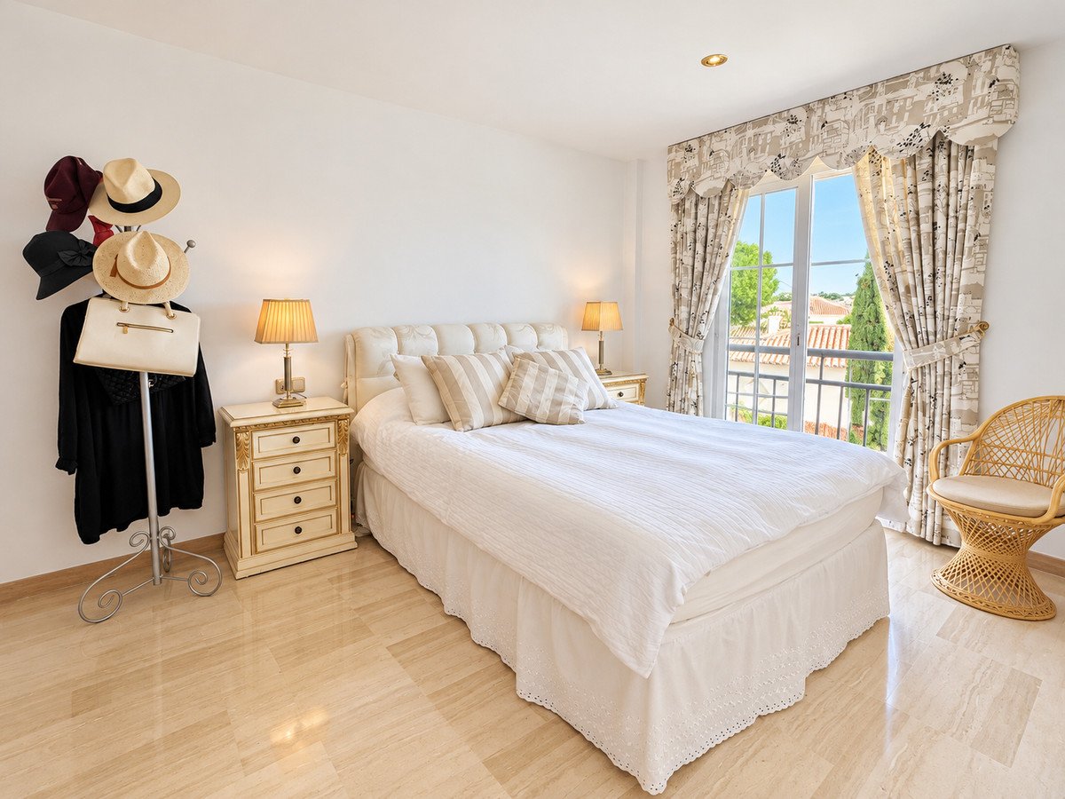 2 Bed Middle Floor Apartment in Mijas Golf