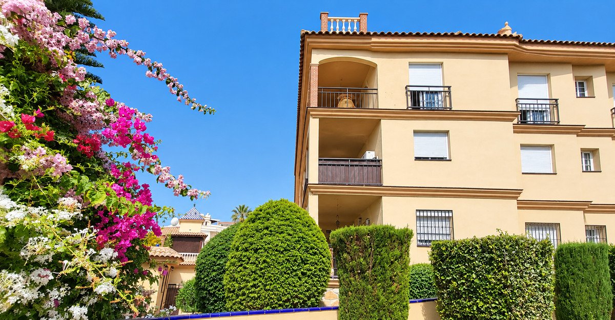 2 Bed Middle Floor Apartment in Mijas Golf