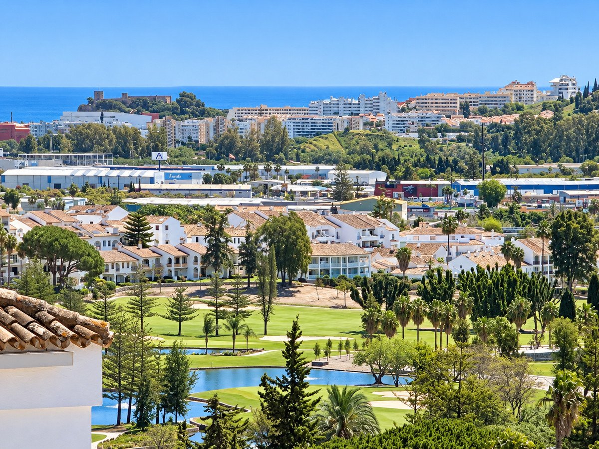 2 Bed Middle Floor Apartment in Mijas Golf