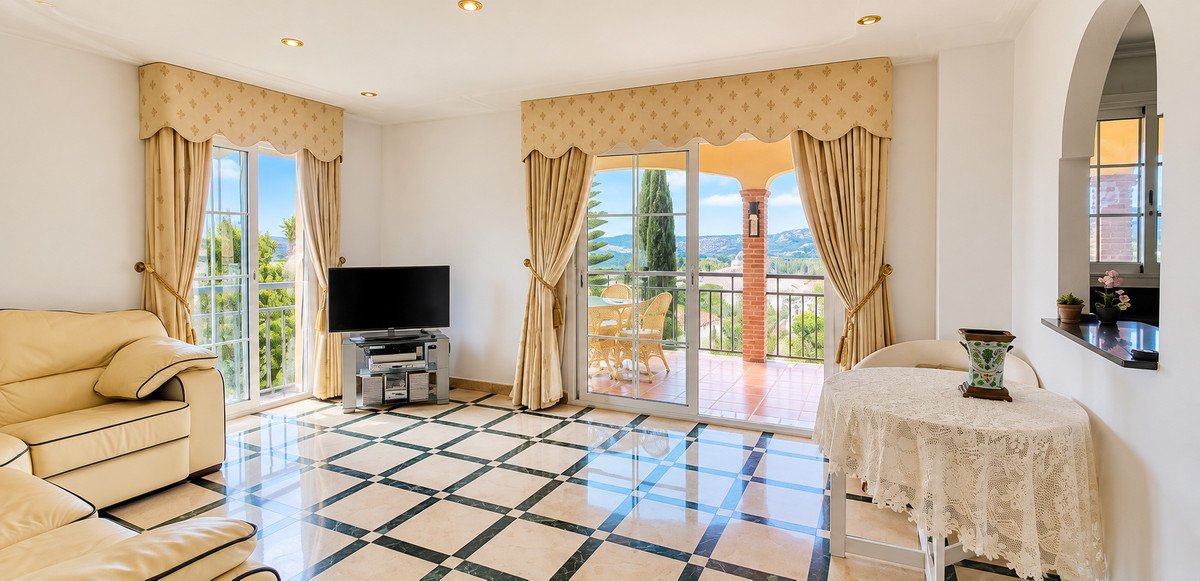 2 Bed Middle Floor Apartment in Mijas Golf