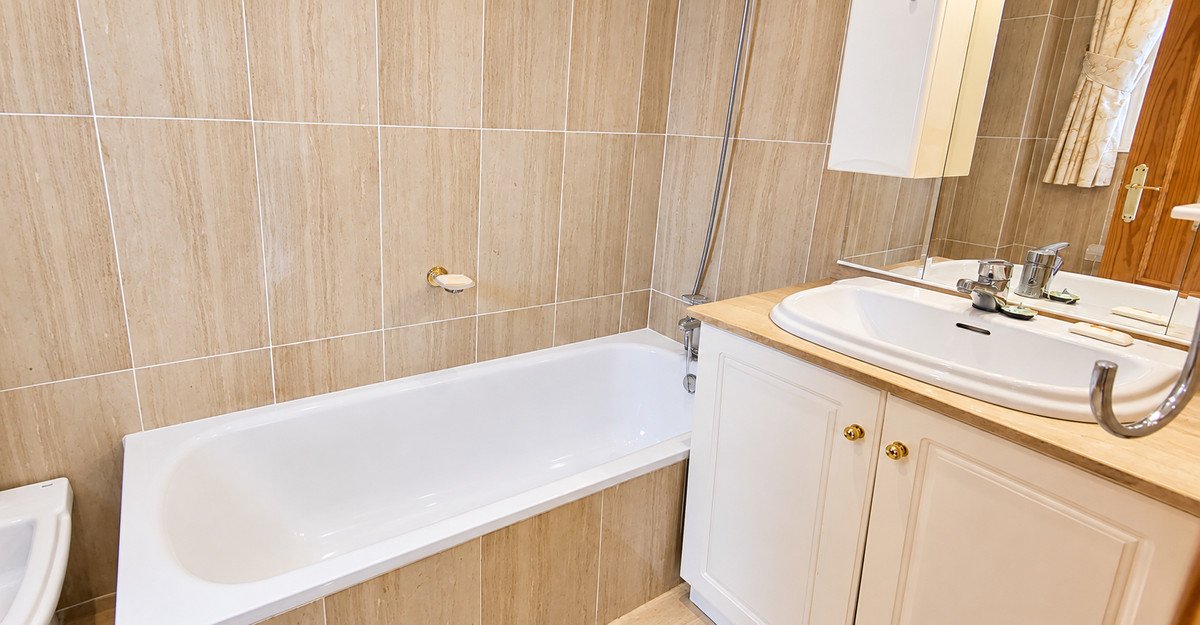 2 Bed Middle Floor Apartment in Mijas Golf