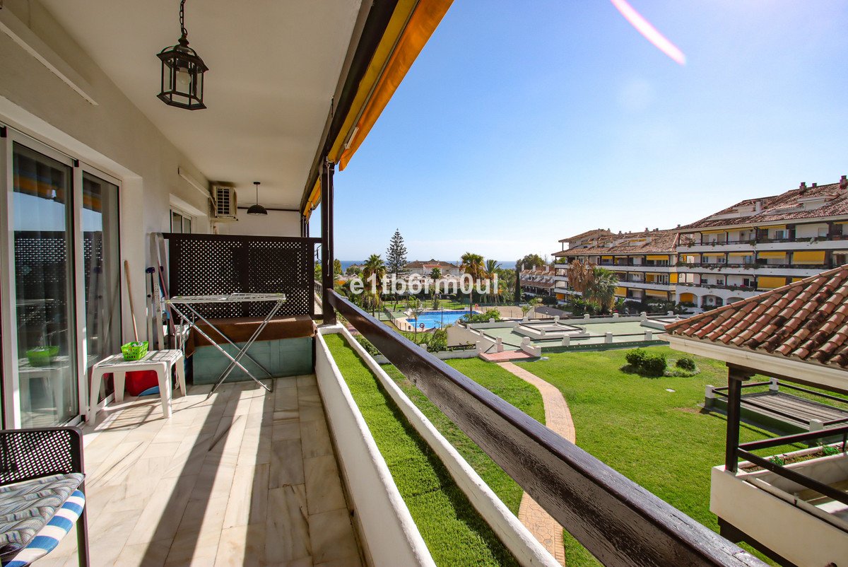 2 Bed Middle Floor Apartment in The Golden Mile