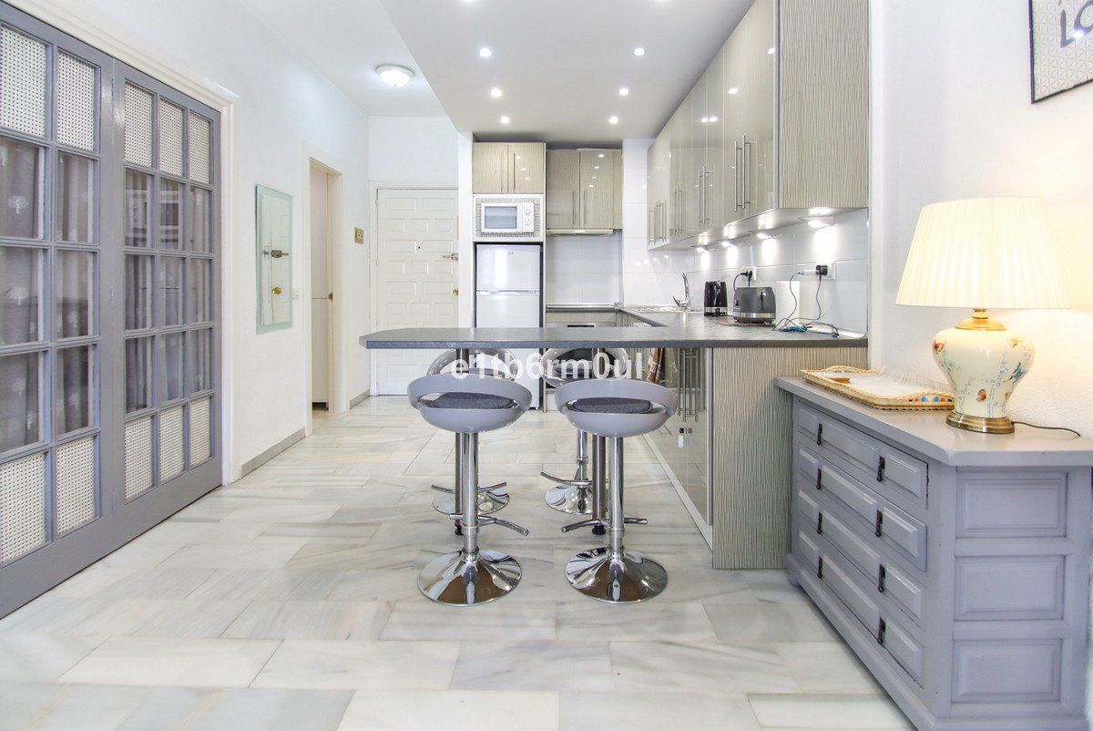 2 Bed Middle Floor Apartment in The Golden Mile