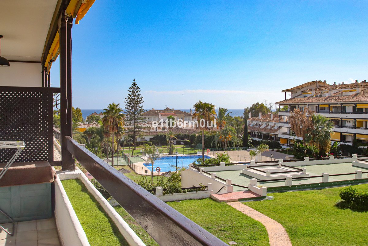 2 Bed Middle Floor Apartment in The Golden Mile